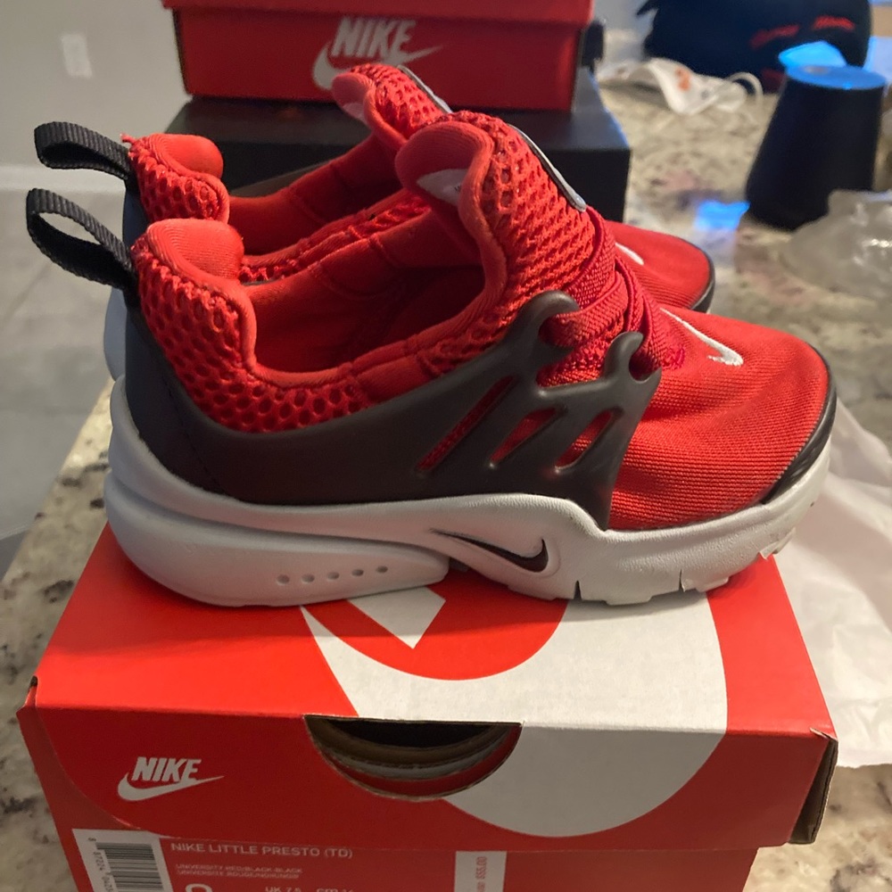 Nike little presto sneakers toddler 8C (USED)